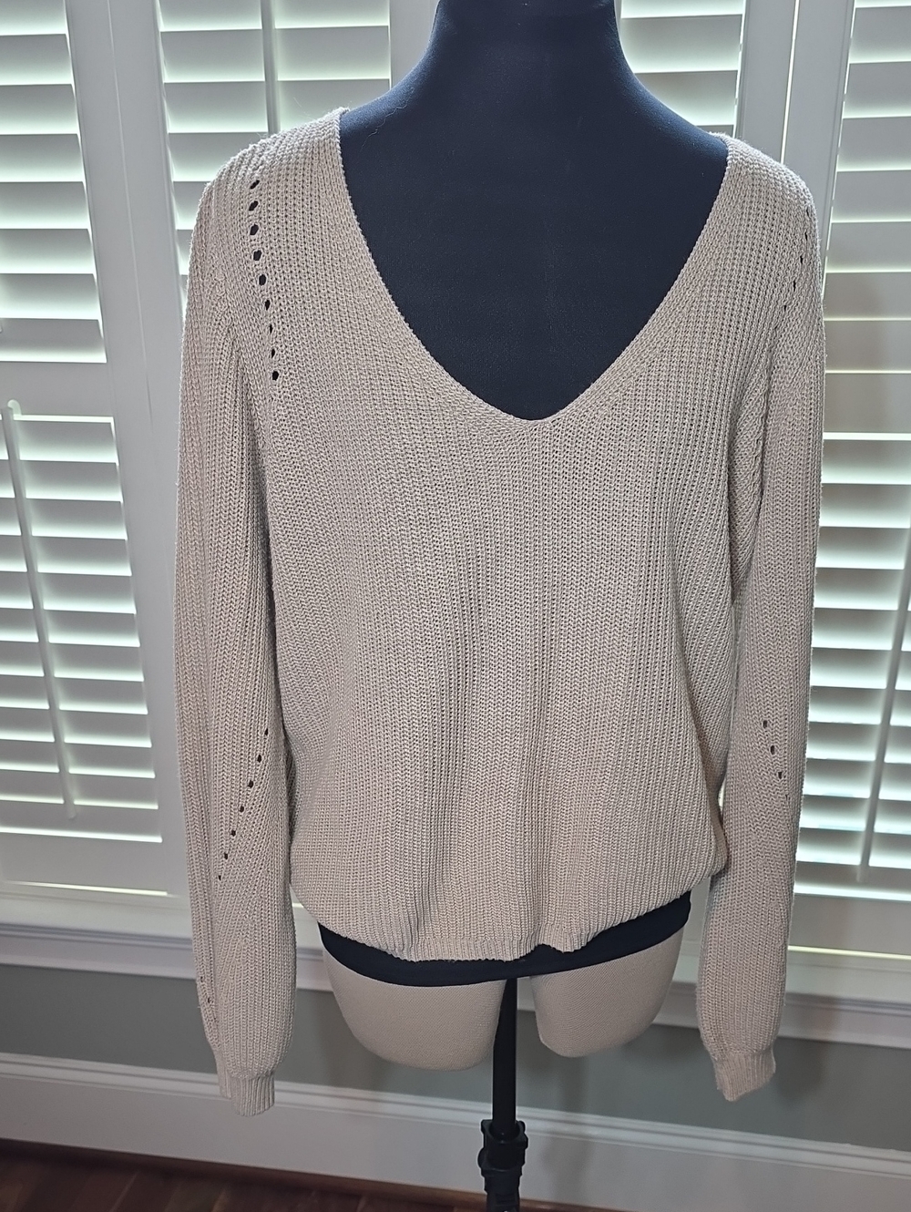 78 & Sunny V-Neck Lightweight Knit Sweater - Cream